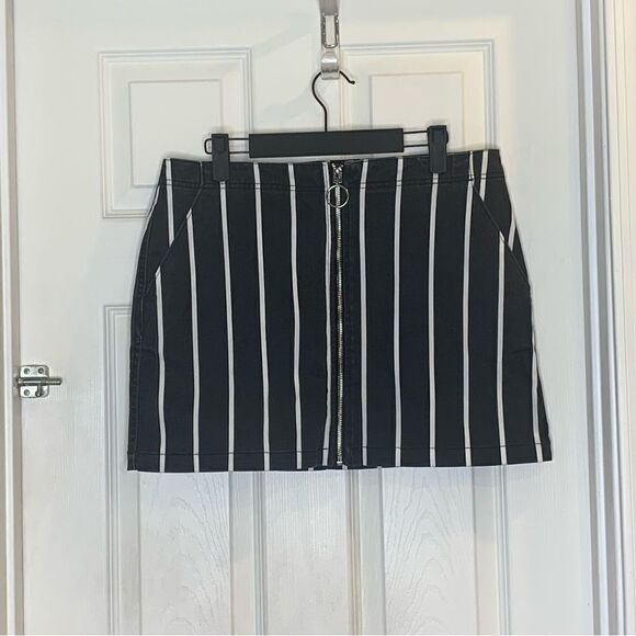 VOLCOM: The Frochickie Skirt Size Medium - Picture 5 of 12